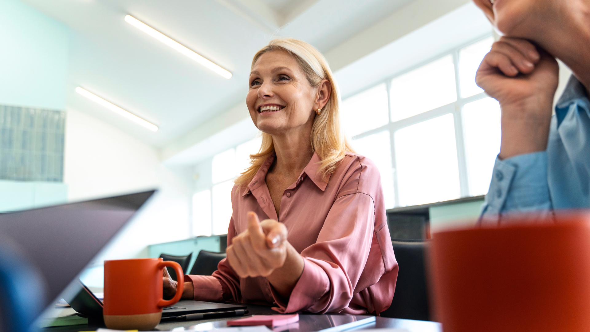 A felicidade corporativa descreve o estado de bem-estar emocional e satisfação global dos colaboradores dentro de uma organização ou ambiente de trabalho
