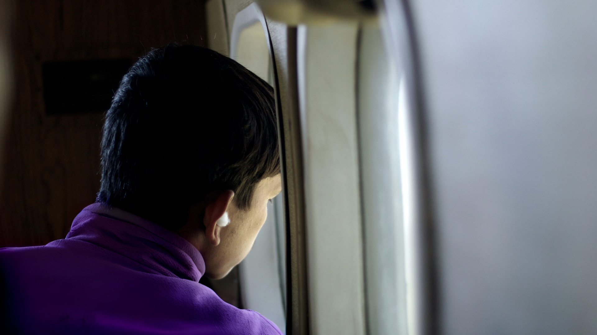 Superar o medo de viajar de avião pode ser um processo gradual, mas com as estratégias certas, é possível tornar as viagens aéreas uma experiência mais tranquila e até agradável