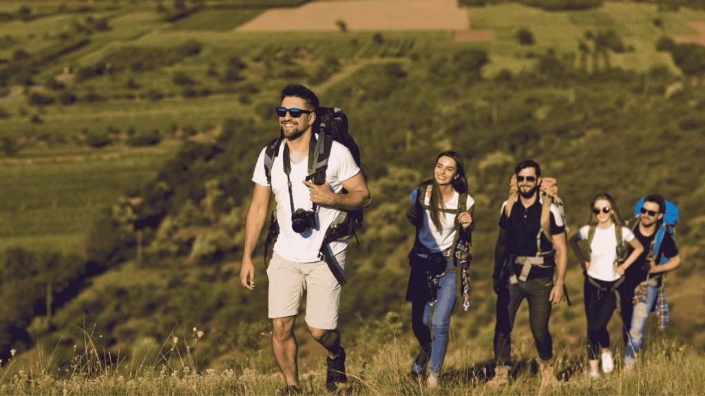 Ao conduzirem os visitantes por tantas regiões do país, o guia de turismo compartilham histórias, tradições e a identidade do povo brasileiro