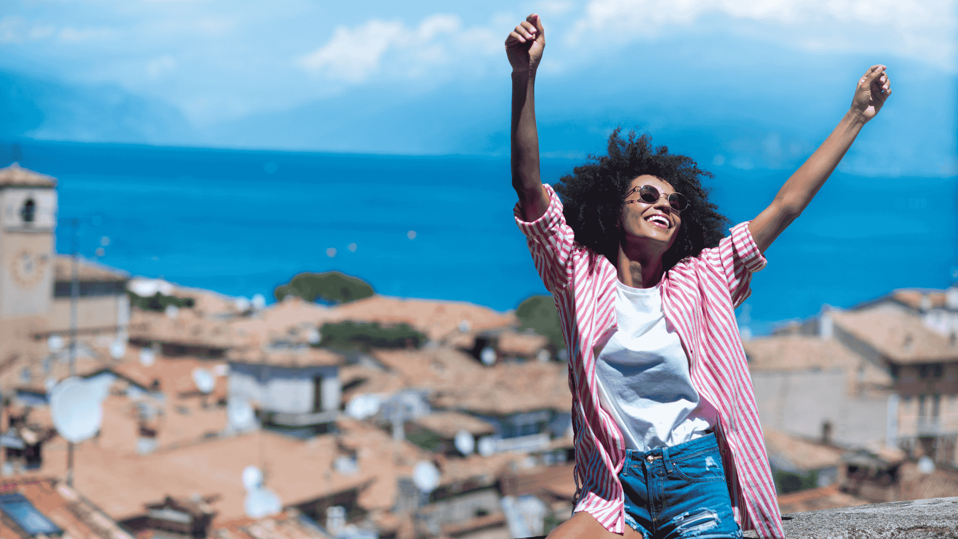 Saiba como o RH pode impulsionar o engajamento com benefícios corporativos mais humanos, como viagens, que reconhecem desempenho e valores com bônus por propósito.