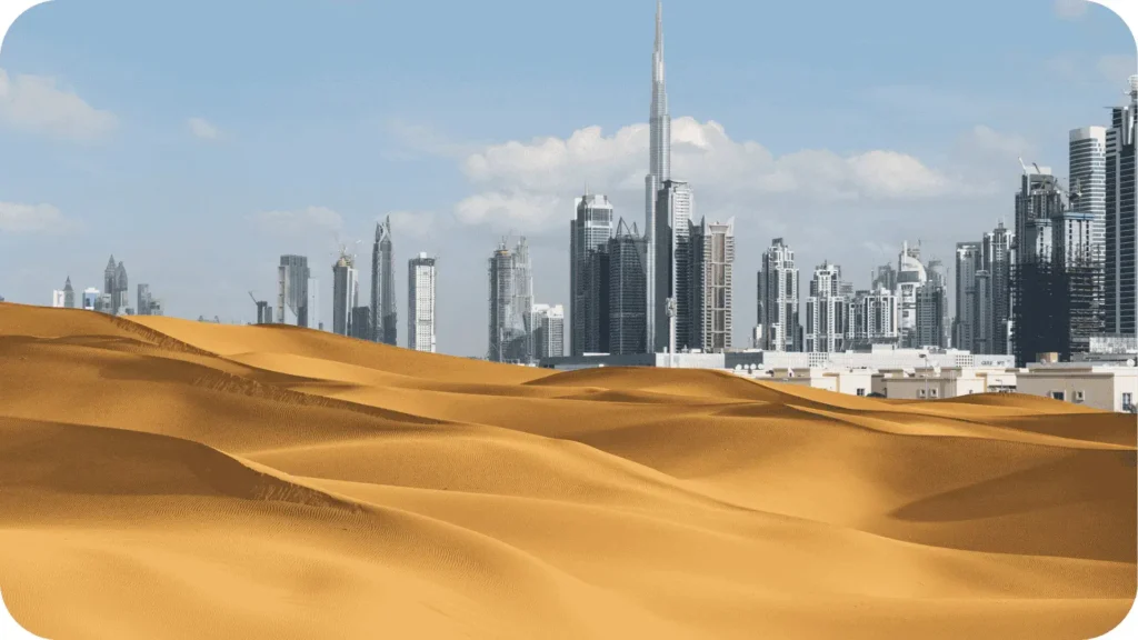 Foto do Deserto de Dubai com dunas douradas e paisagem árida, ideal para passeios de camelo e safáris